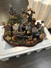 Boyds Bears Danbury Mint The Boyds Bears At Haunted Hill READ BROKEN PIECE picture