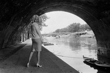 Carroll Baker on the banks of the Seine in Paris November 1965 Old Photo 1 picture