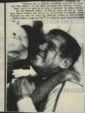 1967 Press Photo Car Racing - Buddy Baker Wins National 500 Hugged by Dad picture