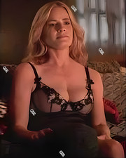 ELISABETH SHUE - 8