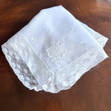 VTG Wedding Hankie White Bridal Bouquet Chantilly Lace Trim Embroidery 13x13