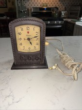 General Electric Warren Telechron Model M1 Tudor Electric Mantel Clock Bakelite picture