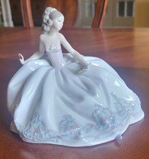 Lladro AT THE BALL 5859 Young Woman in Flowing Gown with Ornamentation - Mint picture