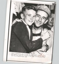 KENTUCKY DERBY Winning Jockey Dave Erb & Son Vintage 1956 Press Photo picture