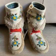 Vintage Nootka Child Beaded Mukluks Moccasin Boots Fur Trim Native American picture