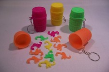 4pc BARREL FULL OF MONKEYS MINI KEYCHAINS GAME 2in BARRELS 3/4in MONKEYS NEW picture