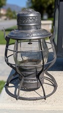 BURLINGTON ROUTE HANDLAN BUCK TWIST OFF RAILROAD LANTERN CAST X-BASE LOGO GLOBE picture
