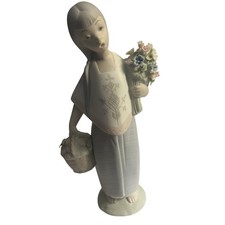 Lladro Lupita Girl with Flowers & Apples - 1058 picture