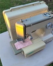 COLLECTABLE VINTAGE SEARS KENMORE 158.10402 SEWING MACHINE W/CASE (3) picture
