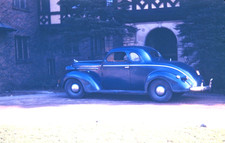 sl45 Original slide 1940’s Red Kodachrome car driveway 518a picture