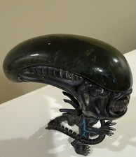 Aliens Xenomorph Collectible Figure Black 4 Inch Sci-Fi Horror picture