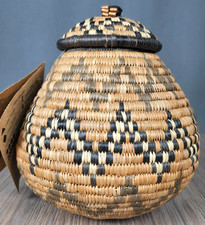 Traditional Zulu lidded Basket by Mavis Neube, w tag Isichumo style 8