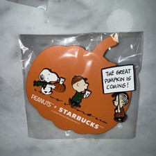 Starbucks x Peanuts Snoopy The Great Pumpkin Pin Set in hand from US 2026 picture