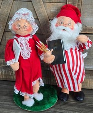 Traditional Annalee 14 Inch Santa And Mrs. Claus In pajamas 2002 picture