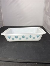 Vintage Pyrex White Turquoise Snowflakes Space Saver  2Qt Casserole picture