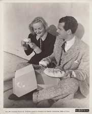 1937 HOLLYWOOD CAROLE LOMBARD + FRED MacMURRAY BEHIND SCENES ORIG Photo C20 picture