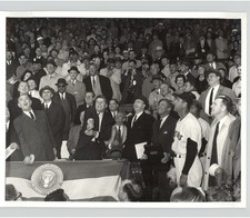 PRESIDENT JOHN F. KENNEDY FIRST PITCH BASEBALL 1961 Press Photo picture