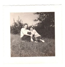 1940s Photo Two Women Girlfriends Outdoors Candid Snapshot Scalloped Edge VTG picture
