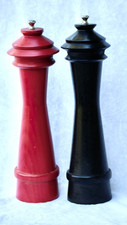 Vintage Les Johnson Seattle Space Needle wood Salt & Pepper Mills Red Black 13