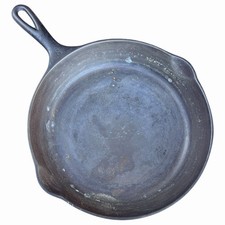 Vintage Unmarked No. 8 Cast Iron Pan Fryer Dish Vtg Unbranded picture