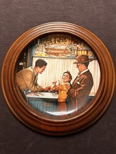 1989 Knowles Norman Rockwell “A Time to Keep” Collector Plate w/ Wood Frame picture