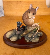 Country Mouse and Butterfly Figurine Charming picture