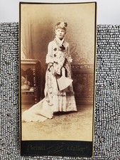 Cabinet Card Portrait of young woman 1880 Through the 1890s -PHILADELPHIA (B2)** picture