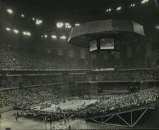1982 Press Photo Huge crowd attending a basketball game in Louisiana Superdome picture