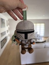 Hot Toys Star Wars The Mandalorian and Grogu Cosbi Plush Keychain picture