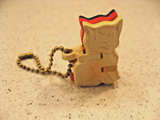 Vtg 1950s Kitty Cat Plastic Keychain Puzzle Made in USA picture