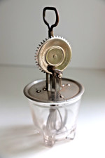 Vtg. A&J Hand Crank Egg Beater w/ 2 Cup Glass Measuring Jar. Pat Oct 9 1923, EXC picture