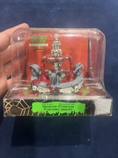 Haunted Fountain #03814 - 2010 Lemax Spooky Town - Halloween - RETIRED 2015 -EUC picture