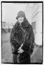 Photo:Mrs. H.P. Davison Jr. picture