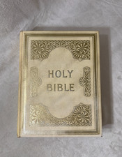 VINTAGE ~ 1962 White Family Holy Bible, Red Version, Colored Pics, Good Cond. picture