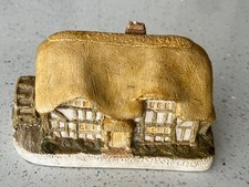 David Winter Little Mill, Mould One with raised name banner RARE picture