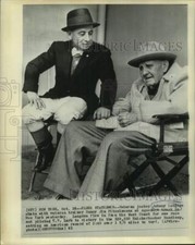 1961 Press Photo Jockey Johnny Longden chats with trainer Sunny Jim Fitzsimmons picture