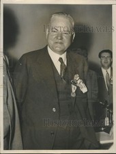 1936 Press Photo Former President Herbert Hoover arrives in Cleveland picture