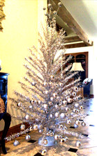 GORGEOUS 6.5' ORIGINAL EVERGLEAM ALUMINUM 60'S CHRISTMAS TREE, STAND,  92 STEMS picture