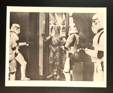 Vtg 1977 Star Wars 8x10 B&W Press Photo Original C-3PO R2-D2 Stormtroopers ANH picture