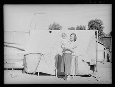 Photo:Yakima Washington 1930s Orchard Worker Wife with Child Tent Camp picture