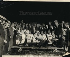 1925 Press Photo Crowd - nex40459 picture