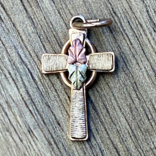 10K Gold Celtic Knot Cross Pendant w/ Leaf Detail Christianity picture