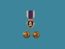 U.S MILITARY PURPLE HEART HAT PIN BADGE MINIATURE DOUBLE CLUTCH BACK picture