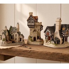 David Winter Cottages Miniature Knight's Castle Fisherman's Wharf Set 3 picture