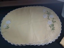 4 Vtg Sheer Placemats Yellow Daisy scalloped edge 3 napkins MCM picture