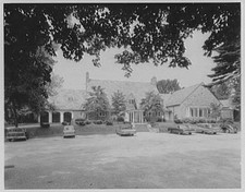 Photo:Greenwich Connecticut Round Hill Country Club Exterior 1930s Cars picture