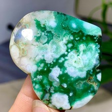 39g Natural green cherry blossom agate heart-shaped specimen Healing picture