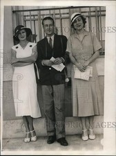 1933 Press Photo Gould Shaw And Wife And Frances Goodwin At Stables In Miami picture