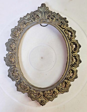 Vtg Oval Ornate Small wall hanging Picture Frame- No Glass- made in italy- READ picture