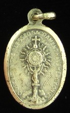 Vintage Eucharist Medal Catholic Jesus Sacramental Host Charles Borromeo picture